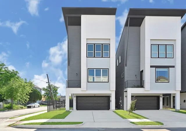 Photo 1 of Single family home for sale at 3313 Baer St, Houston, TX 77020 | MLS# 5163684 | Listing updated on 2026-02-02