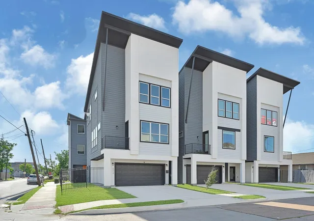 Photo 2 of Single family home for sale at 3313 Baer St, Houston, TX 77020 | MLS# 5163684 | Listing updated on 2026-02-02