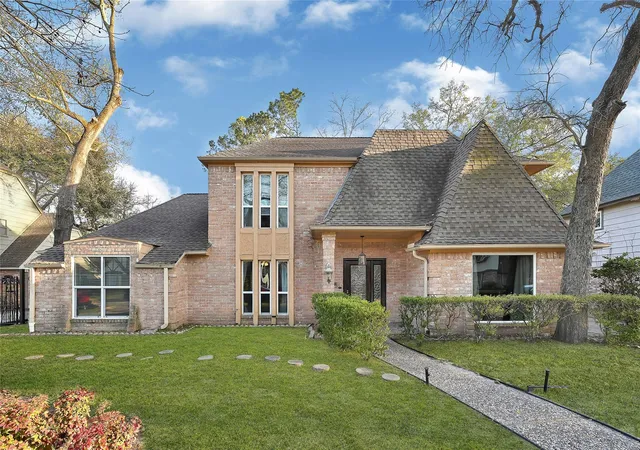 Photo 1 of Single family home for sale at 5619 Spanish Oak Dr, Houston, TX 77066 | MLS# 40714477 | Listing updated on 2026-08-31
