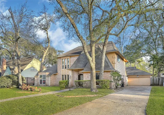 Photo 2 of Single family home for sale at 5619 Spanish Oak Dr, Houston, TX 77066 | MLS# 40714477 | Listing updated on 2026-08-31
