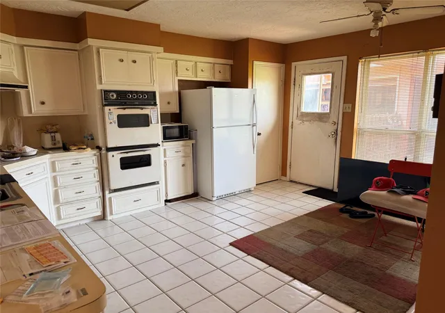 Photo 3 of Sale Pending at 1834 Quail Valley E Dr, Missouri City, TX 77459 | MLS# 32072323 | Listing updated on 2026-09-08