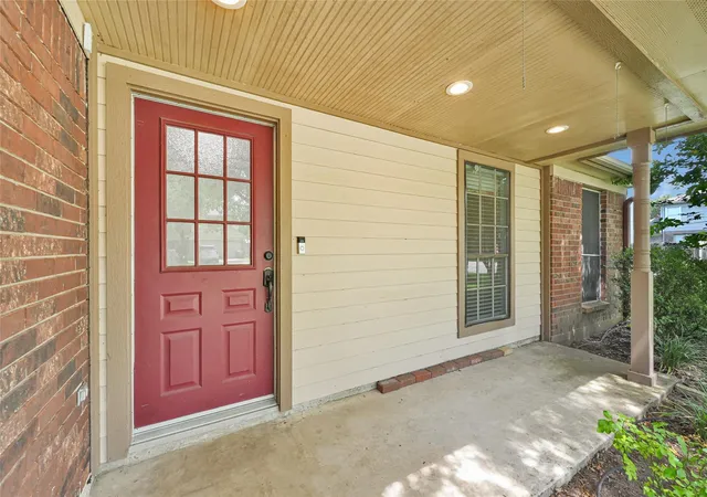 Photo 3 of Single family home for sale at 4002 Spring Forest Dr, Pearland, TX 77584 | MLS# 58628858 | Listing updated on 2026-08-26