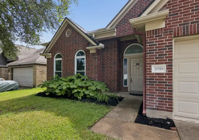 Photo 2 of Single family home for sale at 20518 Jasmine Leaf Trl, Humble, TX 77338 | MLS# 25283360 | Listing updated on 2026-09-20