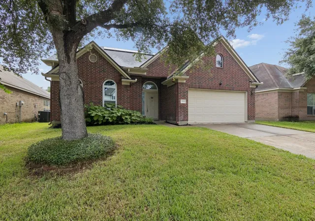 Photo 3 of Single family home for sale at 20518 Jasmine Leaf Trl, Humble, TX 77338 | MLS# 25283360 | Listing updated on 2026-09-20