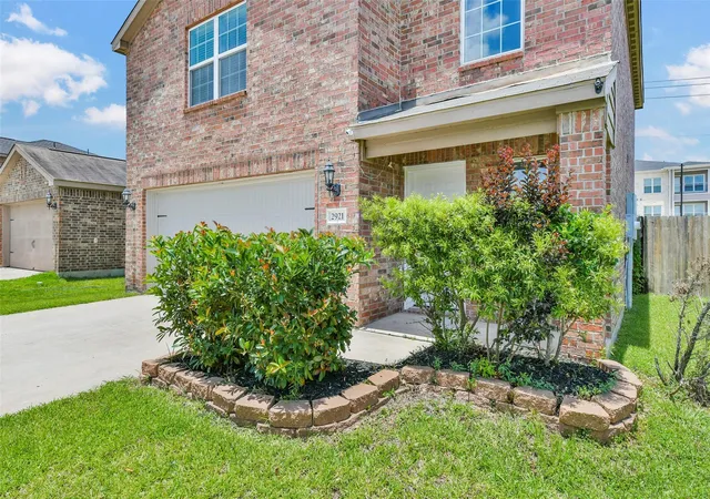 2nd image of 2921 Seacrest Ln, La Marque, TX 77568 | MLS# 92281740
