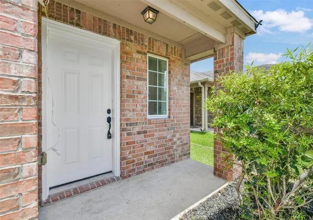 3rd image of 2921 Seacrest Ln, La Marque, TX 77568 | MLS# 92281740
