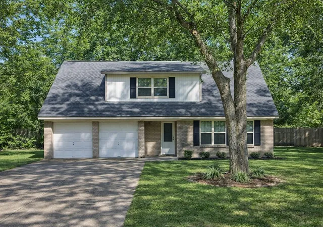 Photo 1 of Single family home for sale at 101 Gladiola St, Lake Jackson, TX 77566 | MLS# 8903114 | Listing updated on 2026-08-24