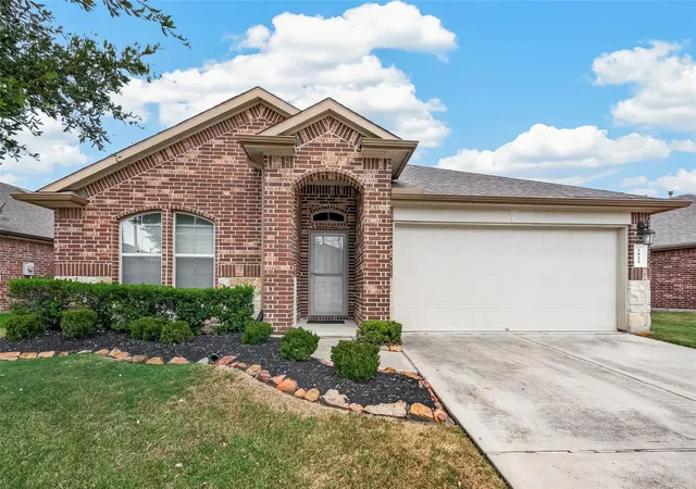 Photo 3 of Single family home for sale at 2822 Canadian Goose Ln, Baytown, TX 77521 | MLS# 52104141 | Listing updated on 2026-09-13