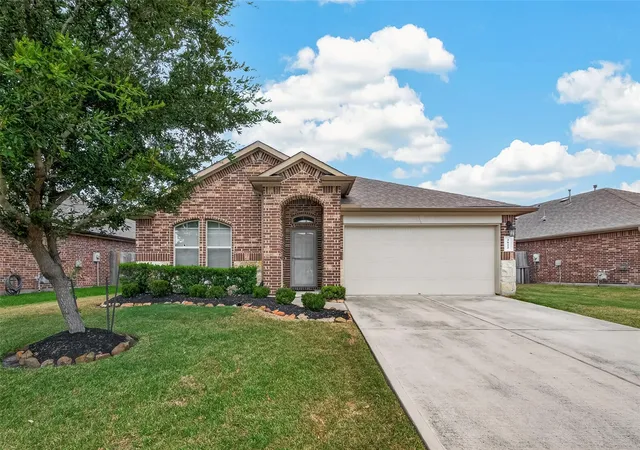 Photo 4 of Sale Pending at 2822 Canadian Goose Ln, Baytown, TX 77521 | MLS# 52104141 | Listing updated on 2026-09-25