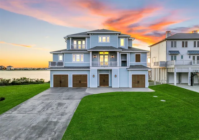 Photo 1 of Single family home for sale at 2910 11 Mile Rd, Galveston, TX 77554 | MLS# 47804906 | Listing updated on 2026-07-30