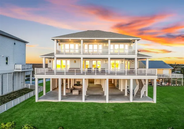 Photo 3 of Single family home for sale at 2910 11 Mile Rd, Galveston, TX 77554 | MLS# 47804906 | Listing updated on 2026-07-30