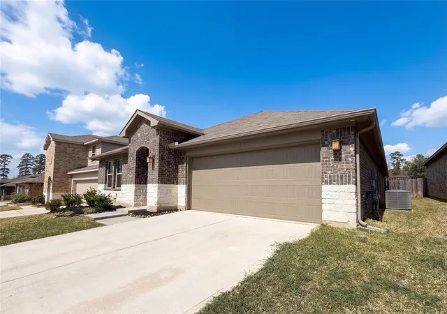 Photo 3 of Single family home for sale at 11524 Kalinago View Ln, Conroe, TX 77304 | MLS# 44502400 | Listing updated on 2026-07-23