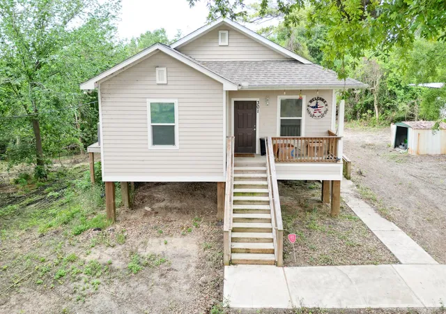 2nd image of 301 Bayou Dr, Channelview, TX 77530 | MLS# 64286483