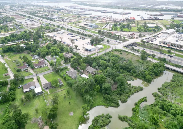 37th image of 301 Bayou Dr, Channelview, TX 77530 | MLS# 64286483