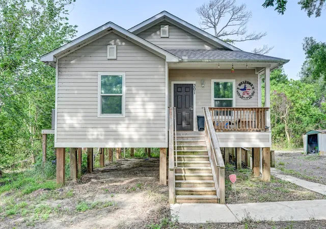 3rd image of 301 Bayou Dr, Channelview, TX 77530 | MLS# 64286483