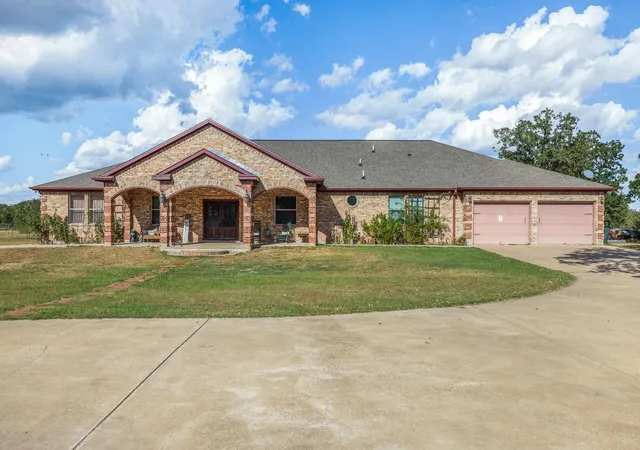 1st image of 1102 Private Road 2332, Giddings, TX 78942 | MLS# 4097001