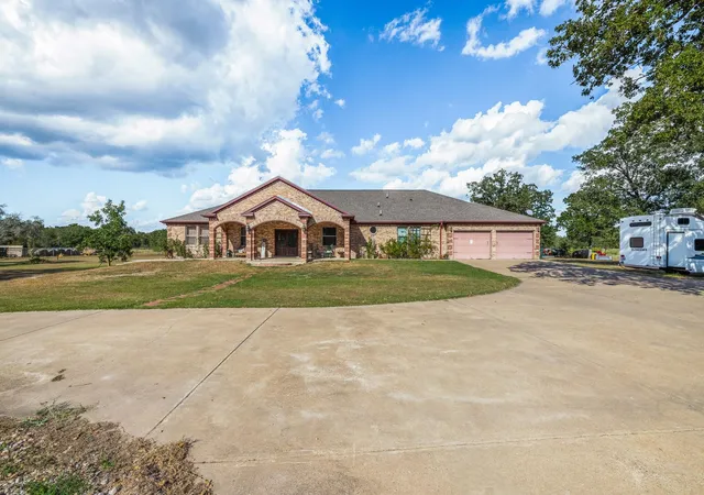2nd image of 1102 Private Road 2332, Giddings, TX 78942 | MLS# 4097001