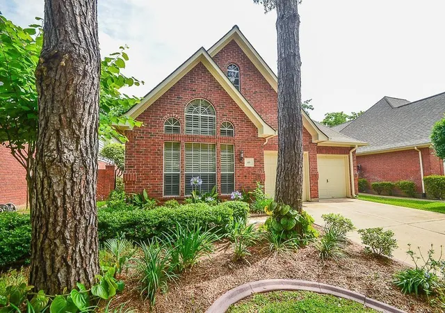 Photo 3 of Single family home for sale at 46 Grants Lake Cir, Sugar Land, TX 77479 | MLS# 10770660 | Listing updated on 2026-08-28