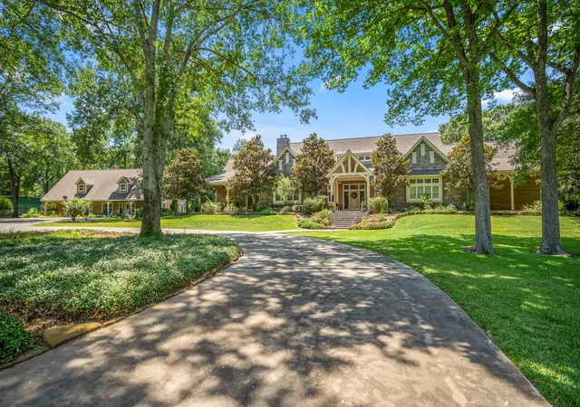 Photo 2 of Mansion for sale at 1007 Hunters Crk Way, Hockley, TX 77447 | MLS# 63685877 | Listing updated on 2026-09-14