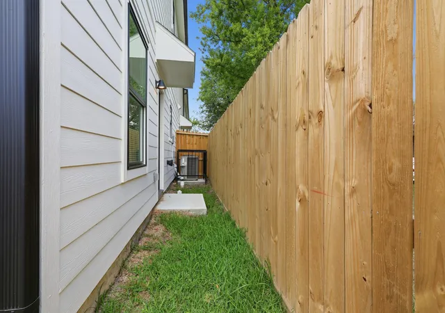 29th image of 4719 Mallow St, Houston, TX 77033 | MLS# 65810557