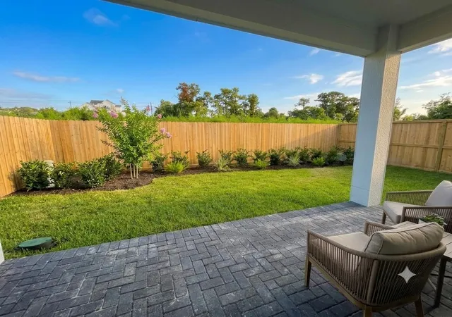 2nd image of 5916 Cottage Grove Lake Dr, Houston, TX 77007 | MLS# 41507004