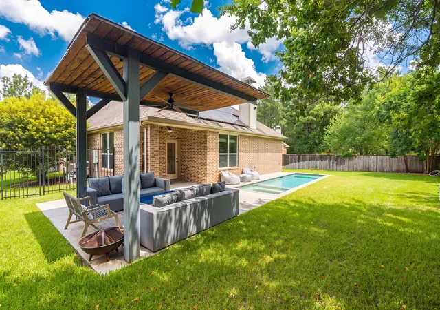 1st image of 2 Arrowfeather Pl, Spring, TX 77389 | MLS# 82738960