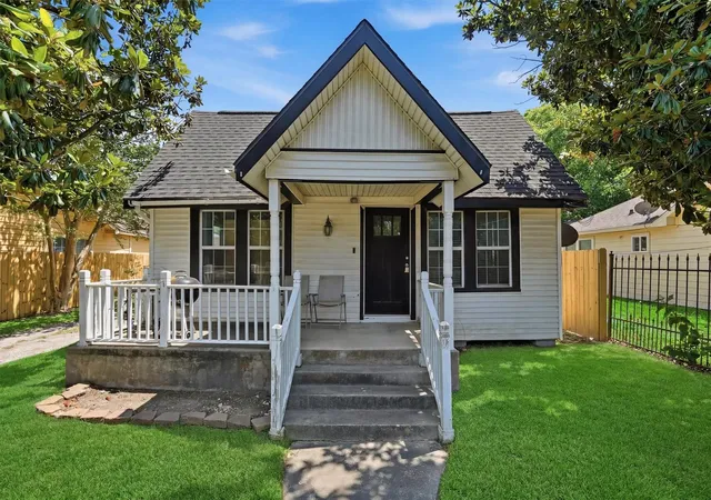 Photo 1 of Single family home for sale at 9330 E Avenue L, Houston, TX 77012 | MLS# 71317311 | Listing updated on 2026-08-29