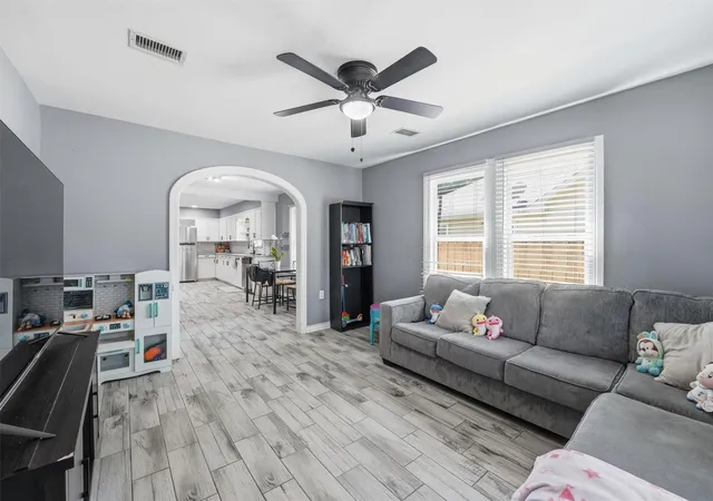 Photo 2 of Single family home for sale at 9330 E Avenue L, Houston, TX 77012 | MLS# 71317311 | Listing updated on 2026-08-29