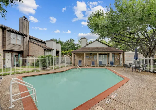 Homes for sale in Houston, TX | 8020 Braesmain Dr #1806, Houston, TX 77025 | MLS# 4935436