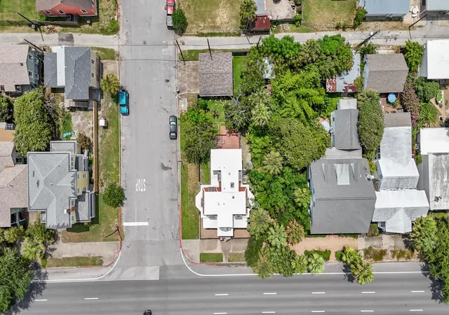 49th image of 1301 Broadway St, Galveston, TX 77550 | MLS# 24834144