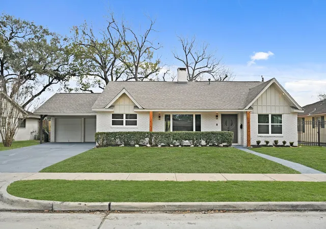 Photo 2 of Single family home for sale at 3011 Freshmeadows Dr, Houston, TX 77063 | MLS# 28578367 | Listing updated on 2026-09-17