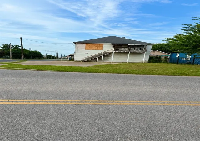 2nd image of 1806 Ssgt Macario Garcia Dr, Houston, TX 77011 | MLS# 90485174
