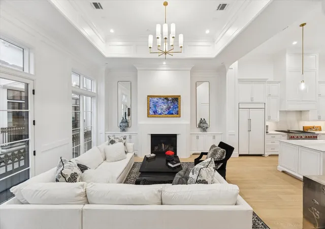 2nd image of 1335 Peden St, Houston, TX 77006 | MLS# 13374027