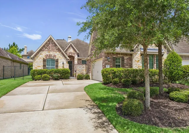 2nd image of 19 Peace Tree Wy, Tomball, TX 77375 | MLS# 39769372