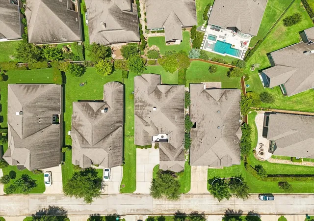 36th image of 19 Peace Tree Wy, Tomball, TX 77375 | MLS# 39769372