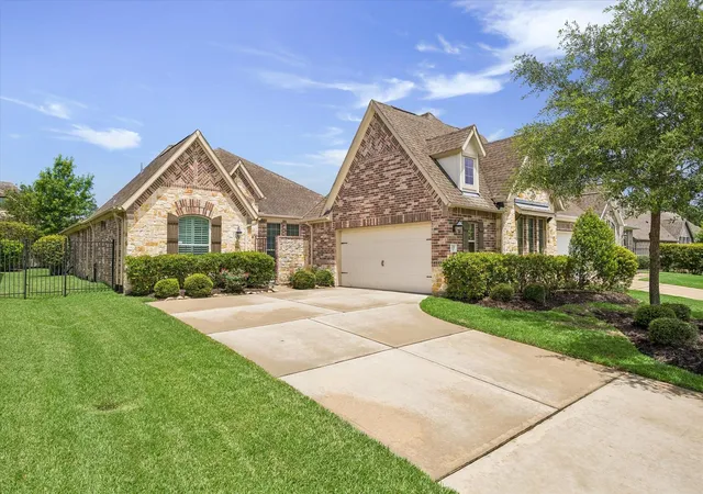 Photo 2 of Single family home for sale at 19 Peace Tree Way, Tomball, TX 77375 | MLS# 39769372 | Listing updated on 2026-08-21
