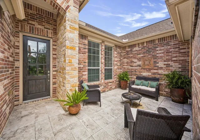 Photo 3 of Single family home for sale at 19 Peace Tree Way, Tomball, TX 77375 | MLS# 39769372 | Listing updated on 2026-08-21