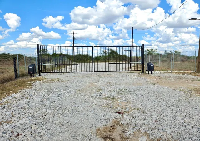 2nd image of 1046 Beal Rd, Eagle Lake, TX 77434 | MLS# 69345706