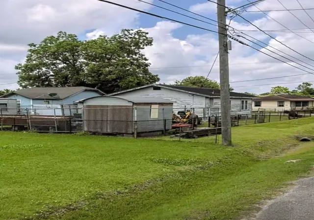 Photo 4 of Single family home for sale at 1301 Boulder St, Houston, TX 77012 | MLS# 5434816 | Listing updated on 2026-08-17