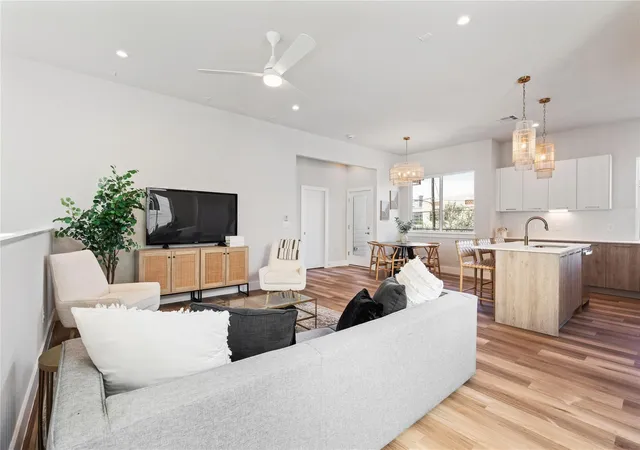 Photo 1 of Sale Pending at 1702 Bringhurst St #A, Houston, TX 77020 | MLS# 10071682 | Listing updated on 2026-09-21