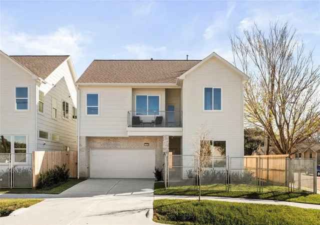 Photo 2 of Sale Pending at 1702 Bringhurst St #A, Houston, TX 77020 | MLS# 10071682 | Listing updated on 2026-09-21
