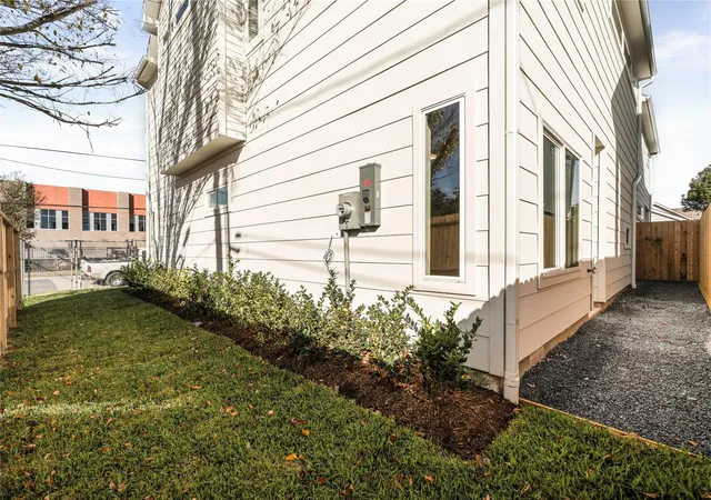 Photo 32 of Sale Pending at 1702 Bringhurst St #A, Houston, TX 77020 | MLS# 10071682 | Listing updated on 2026-10-08