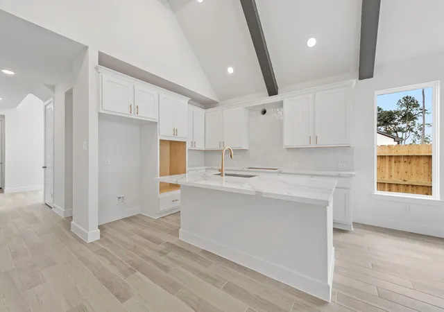 Photo 4 of Single family home for sale at 15819 Swan Lake Ln, Conroe, TX 77302 | MLS# 57815152 | Listing updated on 2026-09-19