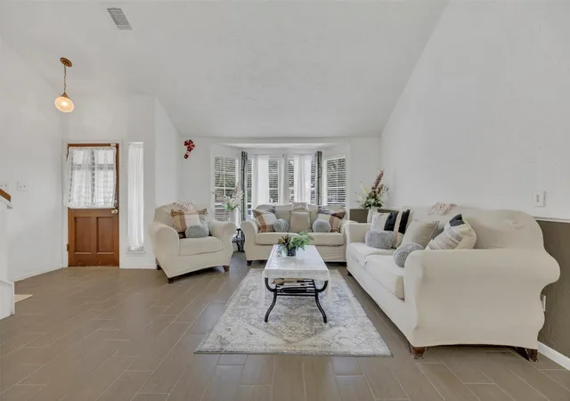 Photo 4 of Single family home for sale at 15619 Beechnut St, Houston, TX 77083 | MLS# 73968493 | Listing updated on 2026-07-08