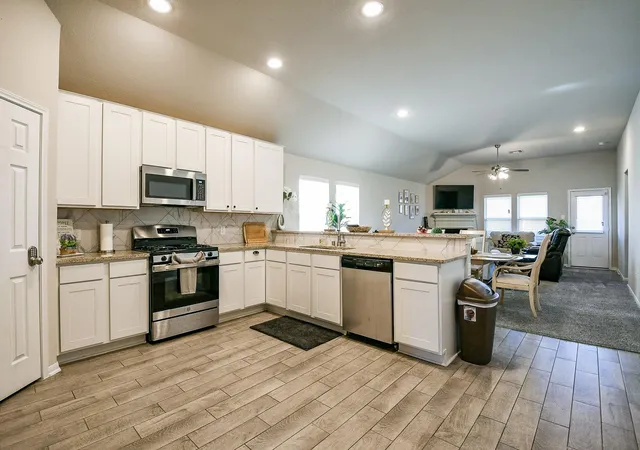 5th image of 2211 Bright Sunrise Trl, Fresno, TX 77545 | MLS# 25342961