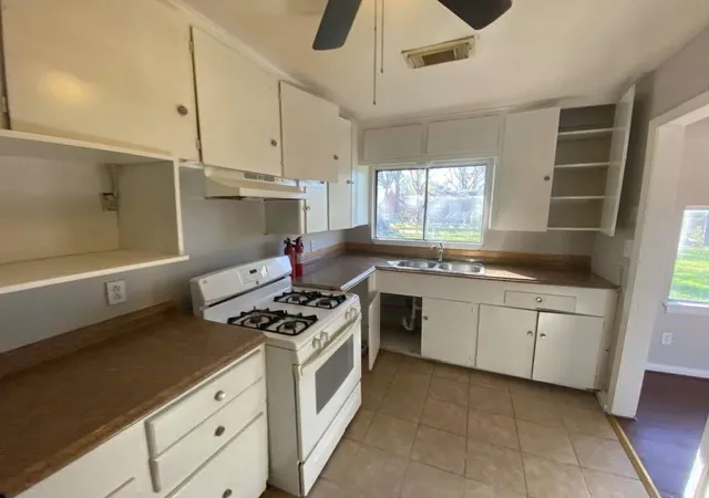 3rd image of 5810 Belmark St, Houston, TX 77033 | MLS# 80305011