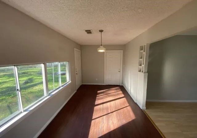 4th image of 5810 Belmark St, Houston, TX 77033 | MLS# 80305011