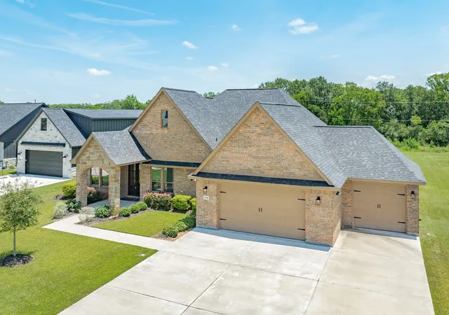 Photo 3 of Single family home for sale at 838 Oak Ridge Dr, Angleton, TX 77515 | MLS# 63122200 | Listing updated on 2026-08-27