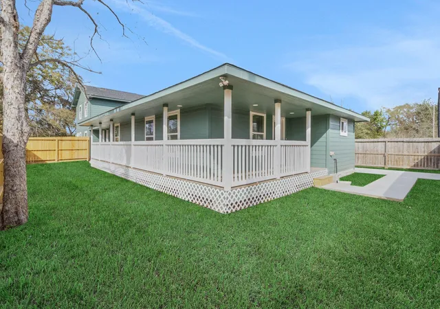 2nd image of 990 Wall St, Houston, TX 77088 | MLS# 12448236