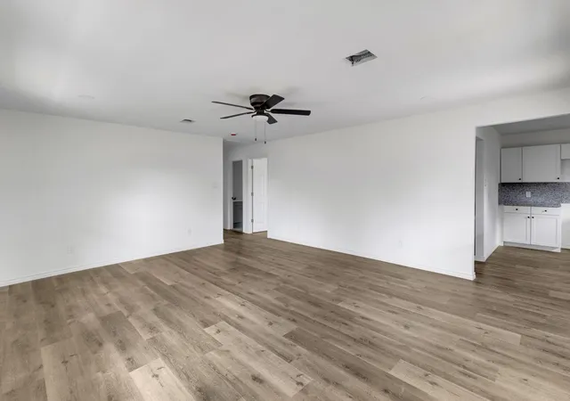 4th image of 990 Wall St, Houston, TX 77088 | MLS# 12448236